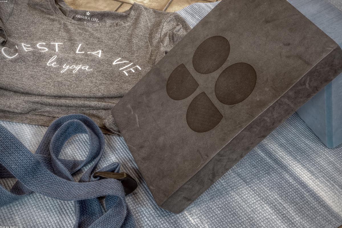 Yoga Clothes Buying Guide — What to Wear to Yoga Class